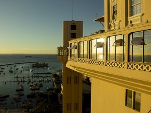 POR DO SOL NO ELEVADOR LACERDA