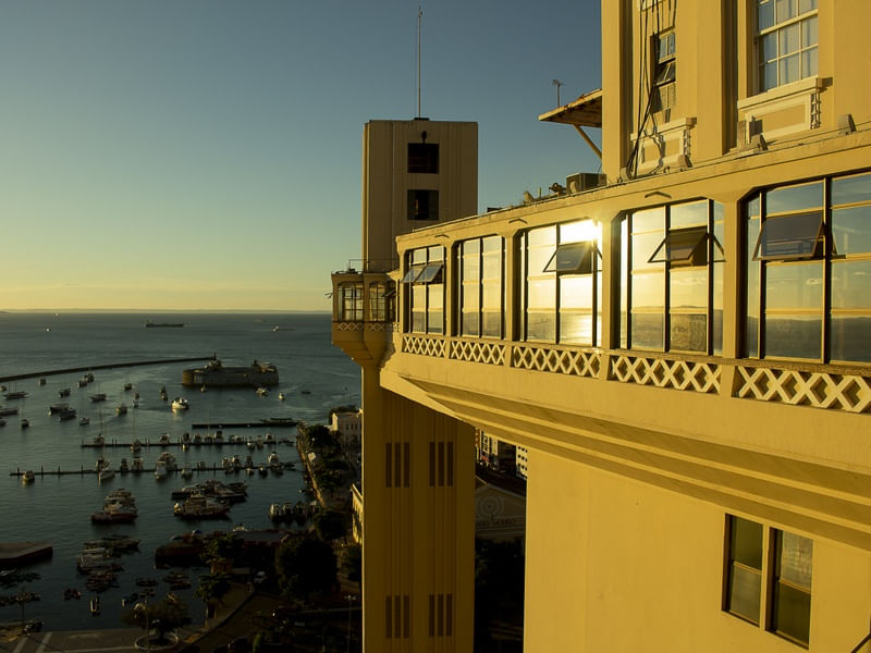 POR DO SOL NO ELEVADOR LACERDA