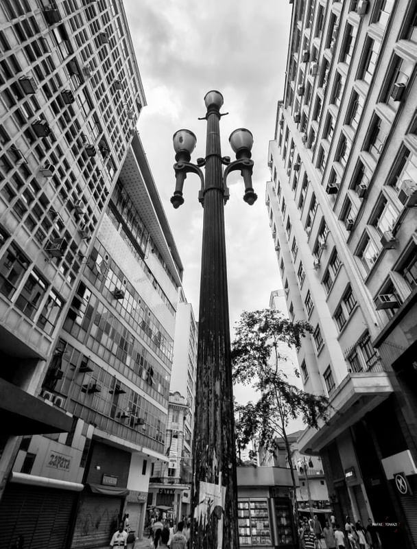 POSTE ANTIGO EM CENTRO PAULISTANO