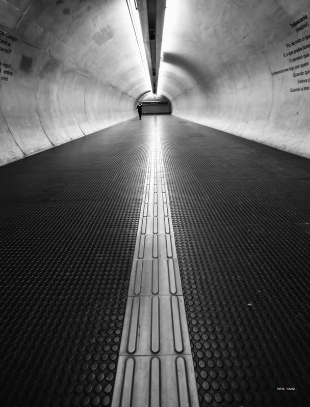 TÚNEL COM UMA PESSOA