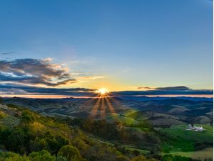PÔR DO SOL NAS MONTANHAS DE CUNHA
