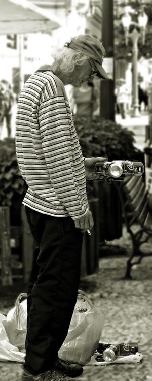 HOMEM NA RUA XV DE CURITIBA