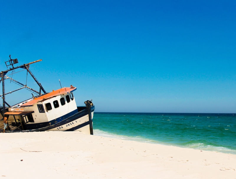NAUFRAGO NA PRAIA