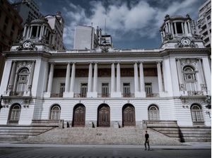 DOMINGO VAZIO NO CENTRO RJ