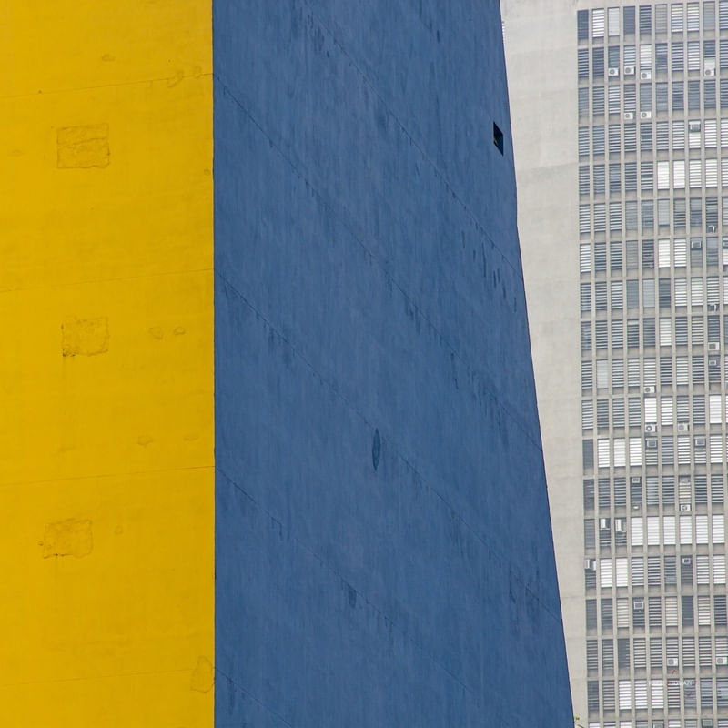 AMARELO, AZUL E CINZA QUADRADINHA