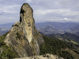 A PEDRA DO BAÚ