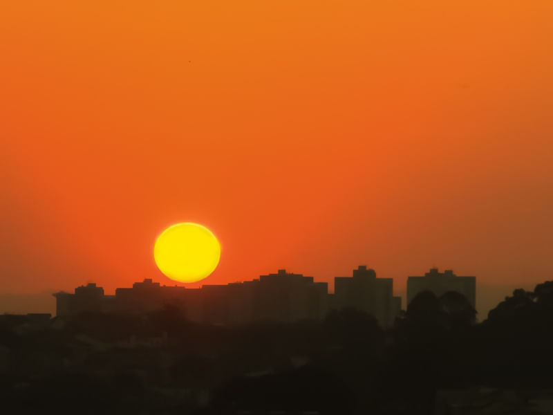 POR DO SOL DA SACADA