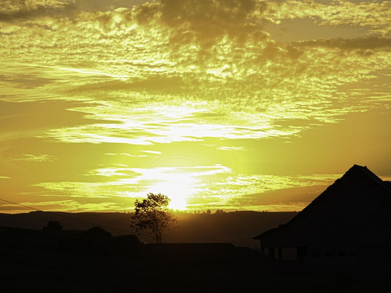 PÔR DO SOL - CASA E ÁRVORE - SUNSET