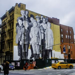 O MURAL DOS IMIGRANTES - QUADRADA