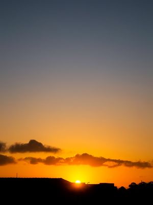 ENTARDECER AMARELO
