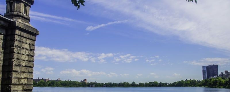 A TORRE E O LAGO