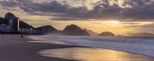 AMANHECER NA PRAIA DO LEME