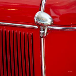 TRECHO CARRO ANTIGO VERMELHO - QUADRADA
