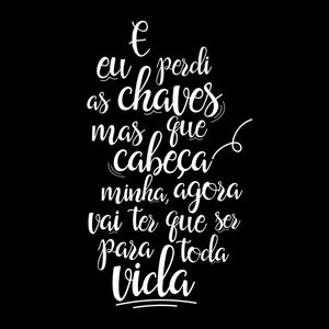 E EU PERDI AS CHAVES FUNDO PRETO FORMATO QUADRADO
