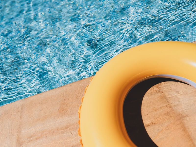 NA BEIRA DA PISCINA