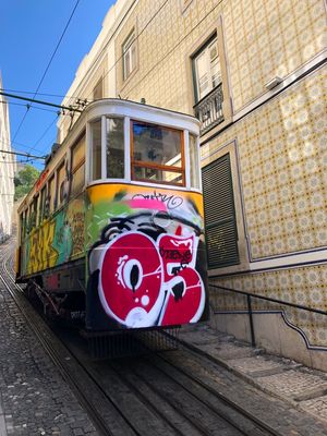 GRAFITTI FUNICULAR - LISBOA II