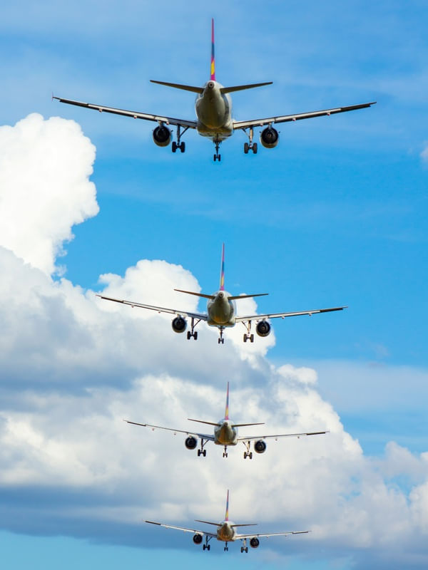 AVIÃO POUSANDO