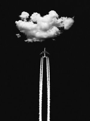 AVIÃO E NUVEM