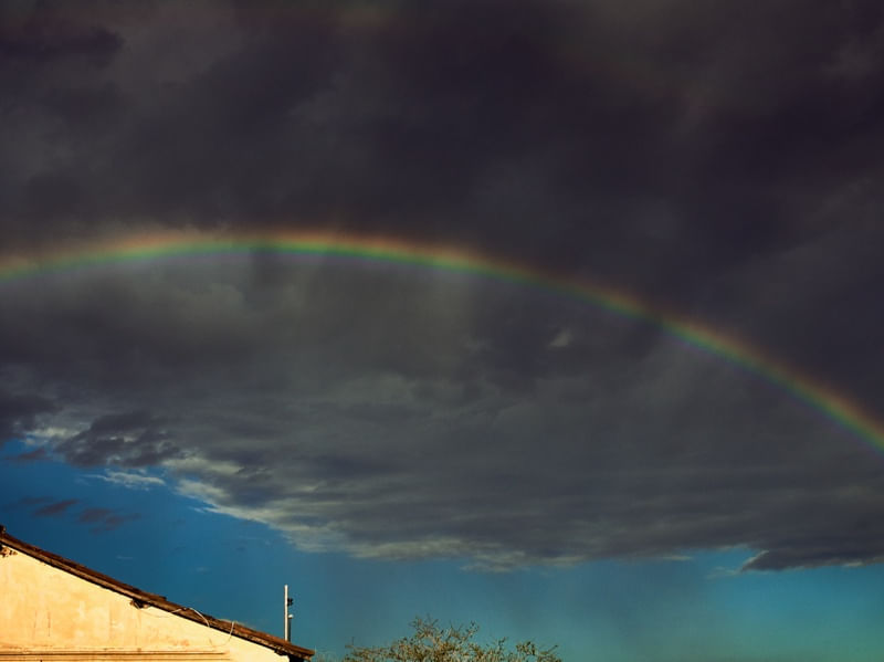 EM ALGUM LUGAR NO ARCO IRIS