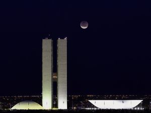 BRASÍLIA: CONGRESSO E ECLIPSE