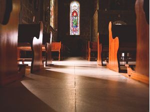 CAMINHANDO NA IGREJA