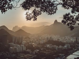 PÔR DO SOL NAS MONTANHAS CARIOCAS