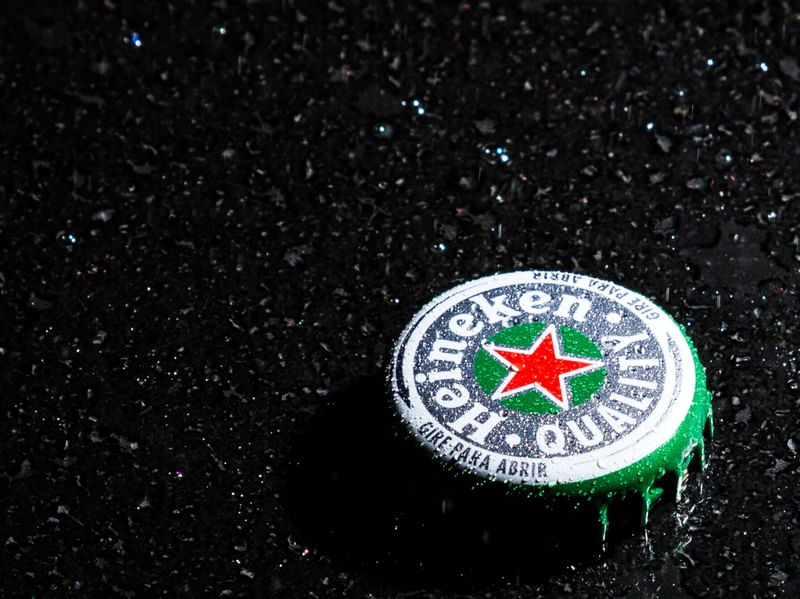 TAMPINHA DA HEINEKEN COM GOTAS DE ÁGUA