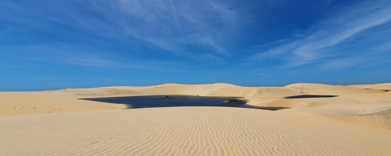 DUNAS BANHADAS PELO AZUL DO CÉU
