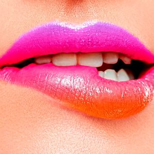 COLORFUL KISSES