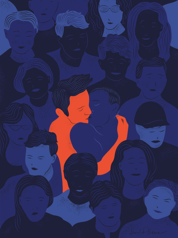 KISS IN THE CROWD