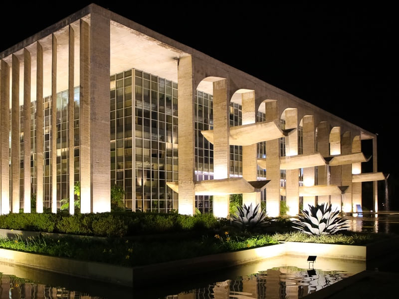 PALÁCIO DA JUSTIÇA E SUA FONTE (NOTURNA)
