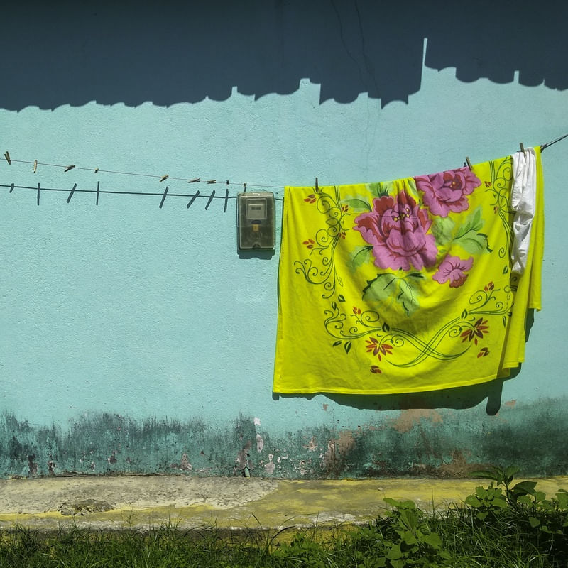AMARELO NO VARAL
