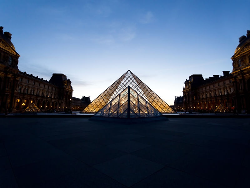PÔR DO SOL NO MUSEU DO LOUVRE