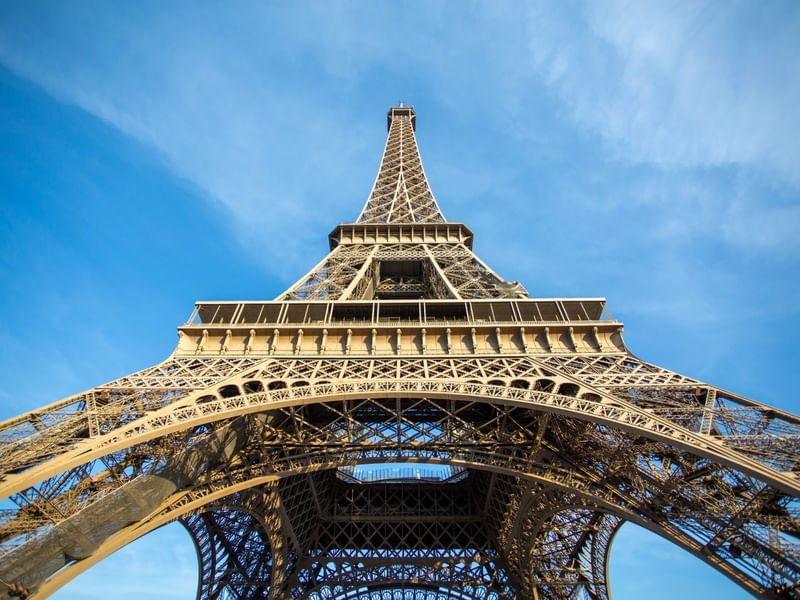 TORRE EIFFEL MAJESTOSA
