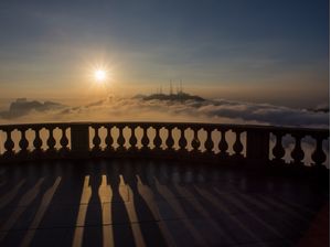 ACIMA DAS NUVENS