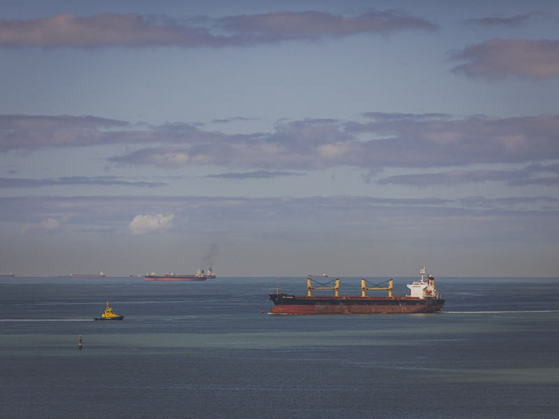 NAVIOS NO MAR