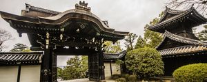 O PORTÃO DO JARDIM JAPONES