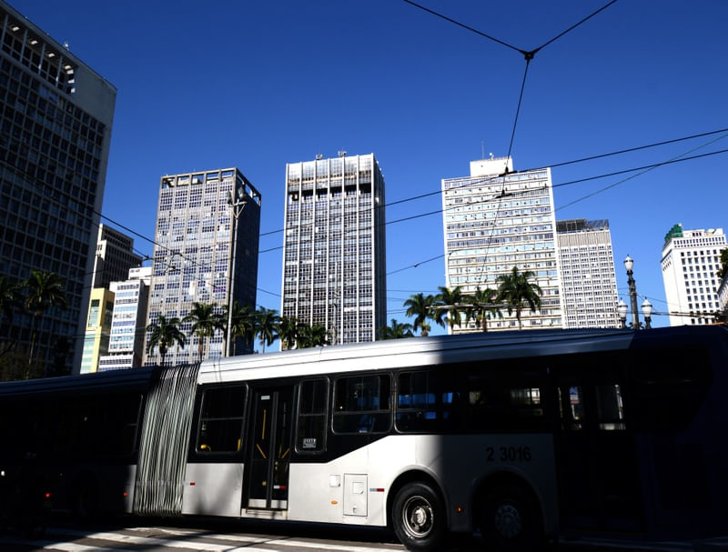 MOVIMENTO NO CENTRO