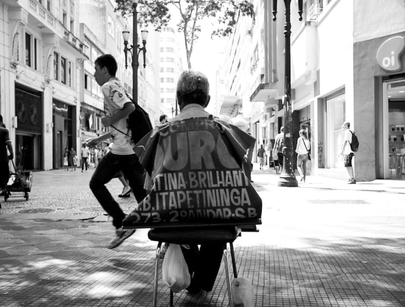 HOMEM PLACA