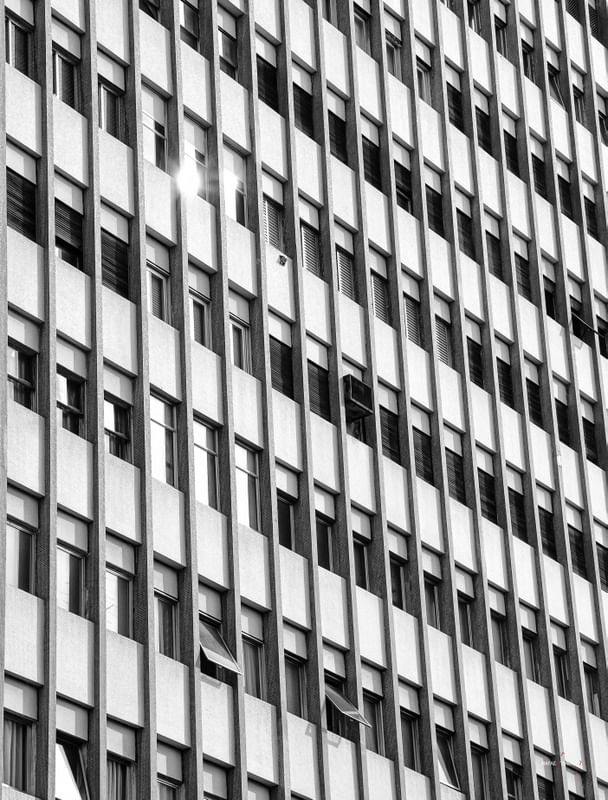 VERTICAIS E DIAGONAIS DA FACHADA