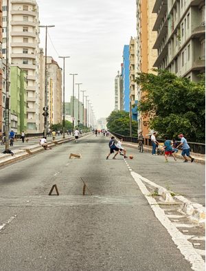 MOLECADA JOGANDO BOLA