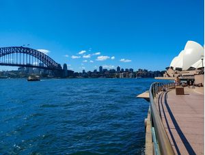 HARBOUR BRIDGE AND OPERA HOUSE IN SYDNEY