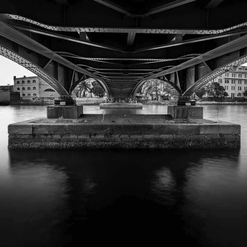 UNDER TE BRIDGE
