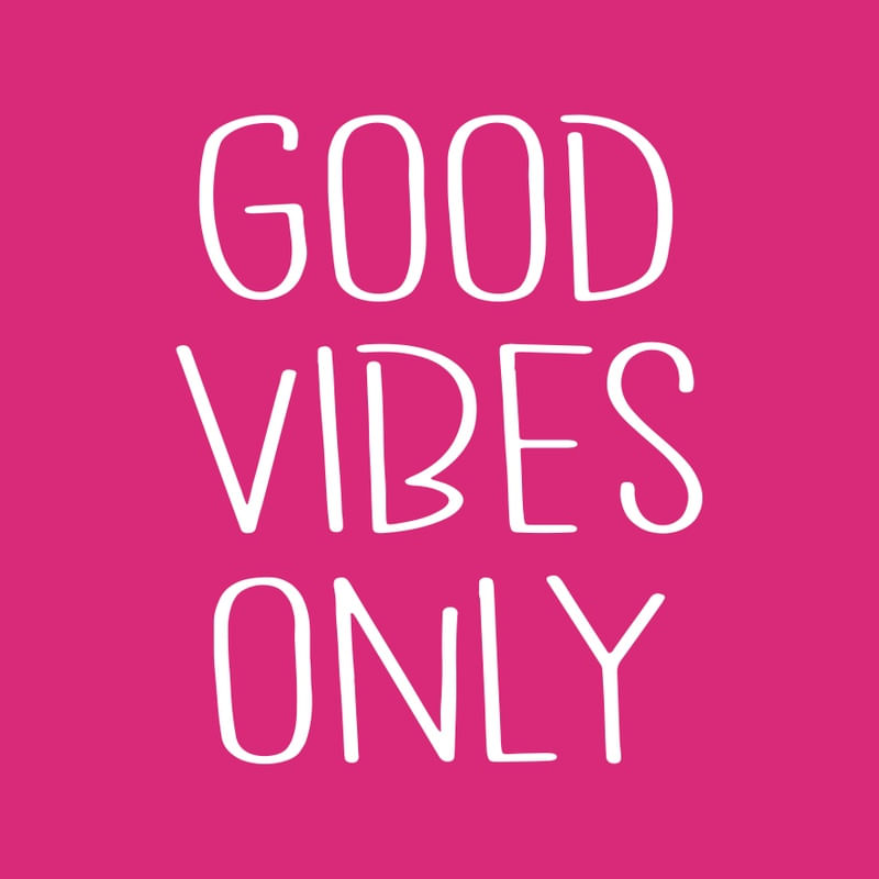 GOOD VIBES ONLY COM FUNDO ROSA - VERSÃO COLOR