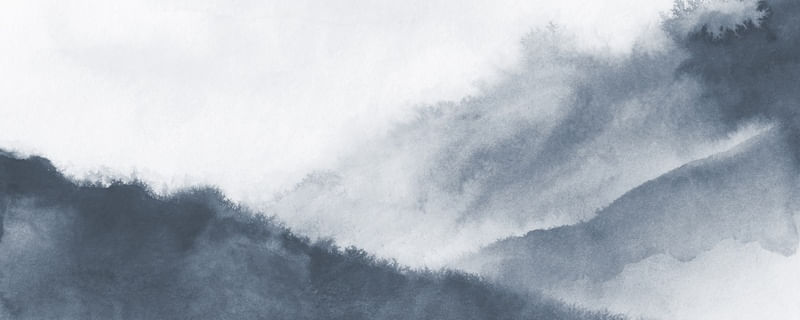 MONTANHAS COM NEBLINA EM AQUARELA CINZA - PANORÂMICO
