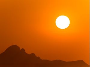 SOL E MONTANHA