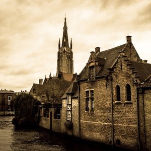 BRUGES, UMA CIDADE ENCANTADORA