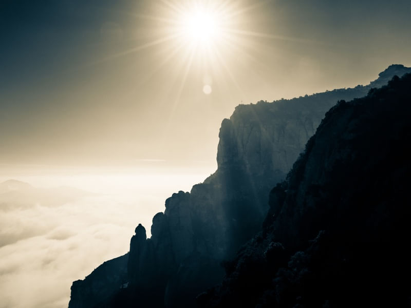 MONTSERRAT, UM LUGAR ILUMINADO