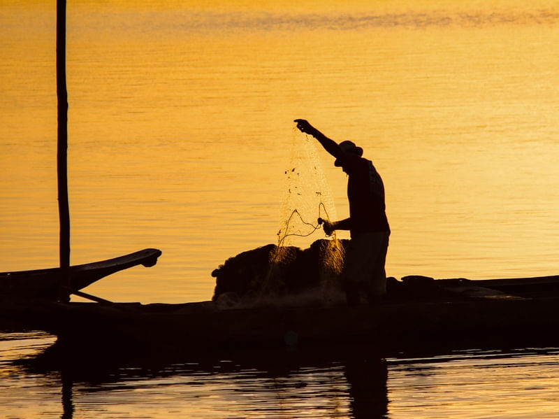 O PESCADOR E O RIO