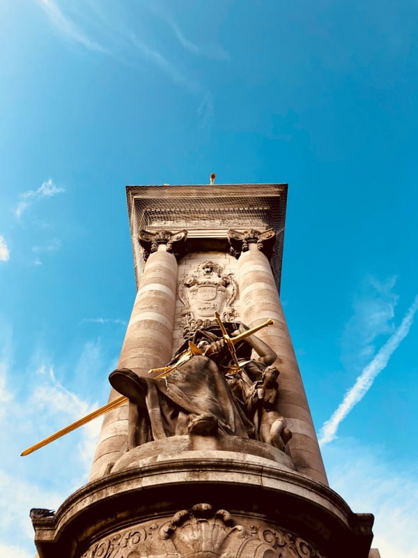 ESTÁTUA PARIS